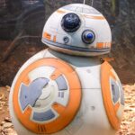 スター・ツアーズ『スカイウォーカーの夜明け』のフォトロケーションに登場したBB-8