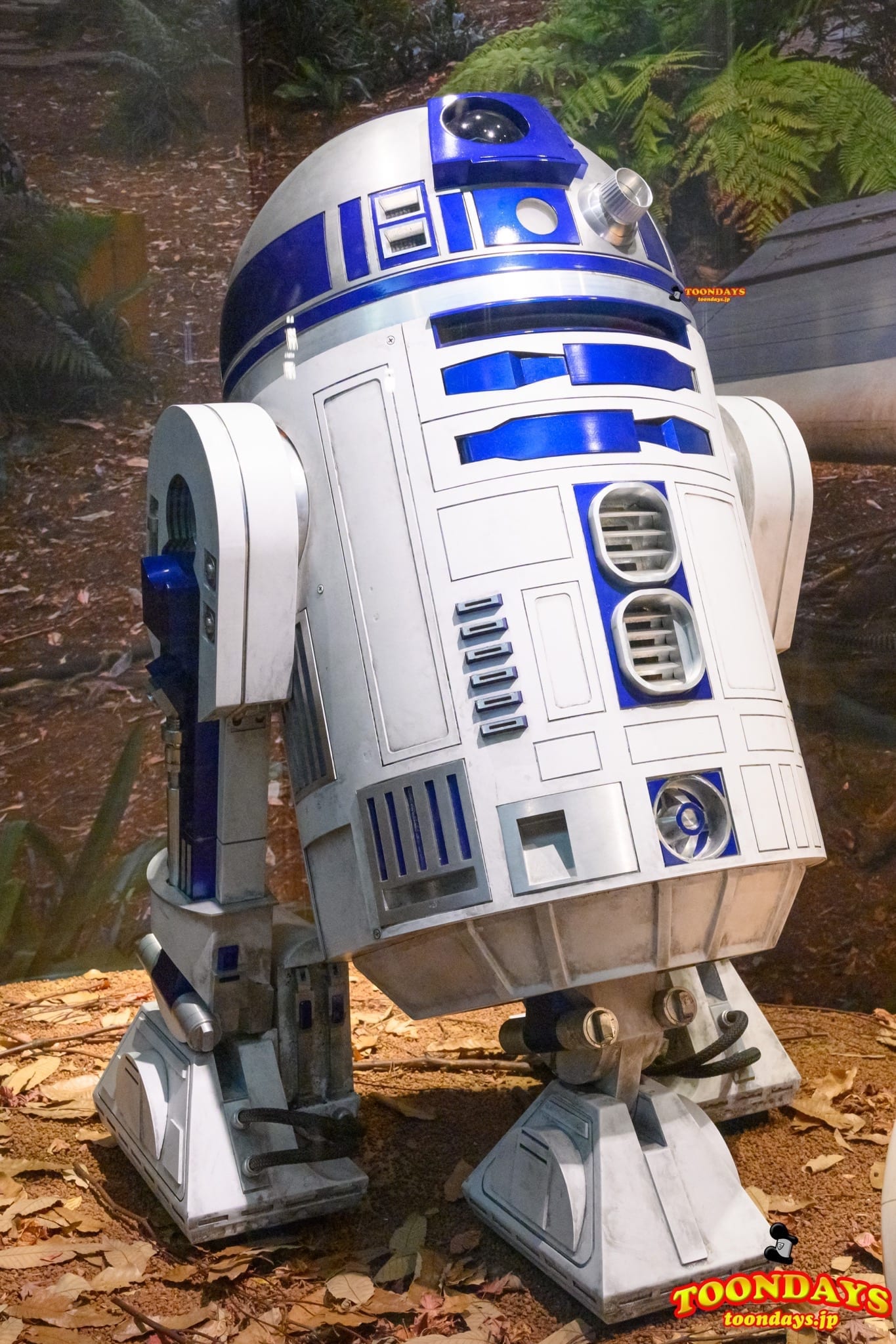スター・ツアーズ『スカイウォーカーの夜明け』のフォトロケーションに登場したR2-D2
