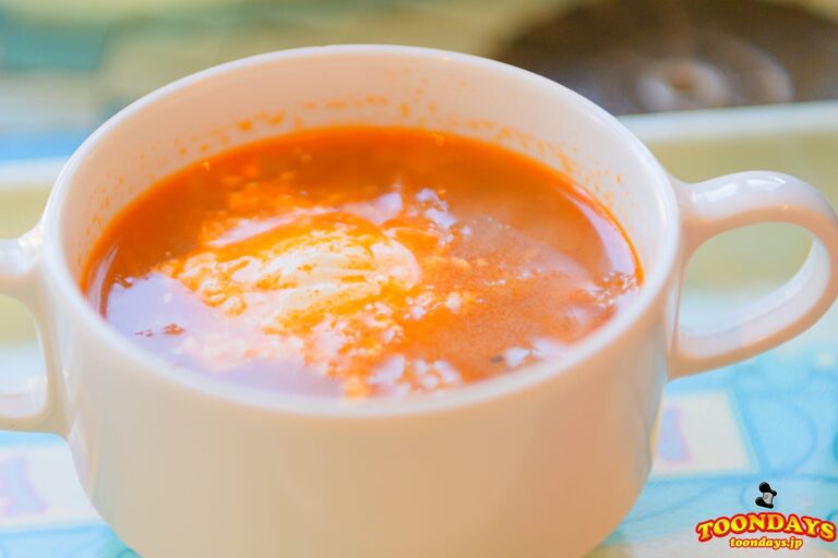 ミネストローネ、サワークリームトッピング