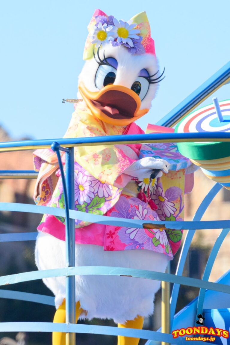 TDS『ニューイヤーズ・グリーティング』のデイジーダック