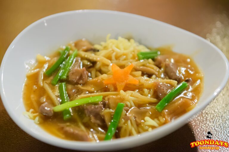ヴォルケイニア・レストラン『ピクサー・プレイタイム 』スペシャルセットの牛肉とタケノコのあんかけ焼きそば