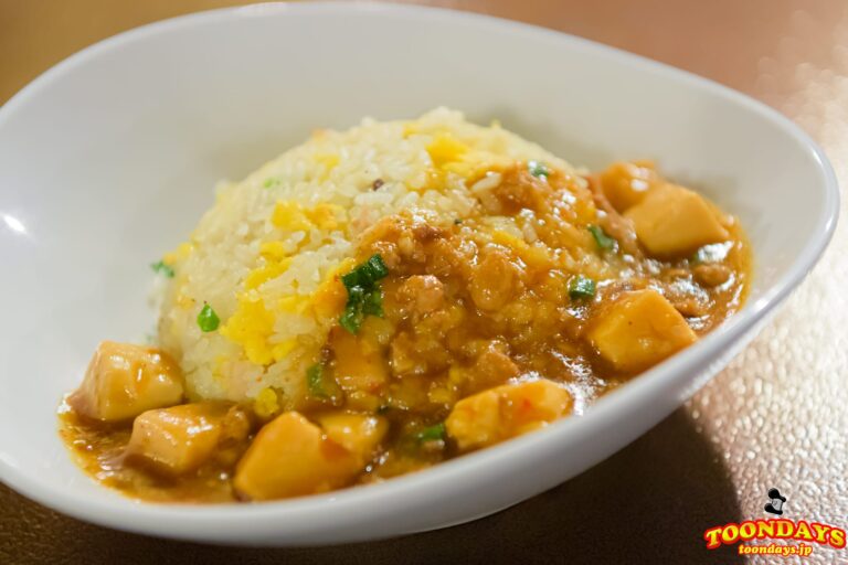 ヴォルケイニア・レストラン『ピクサー・プレイタイム 』スペシャルセットのマーボー豆腐のあんかけチャーハン