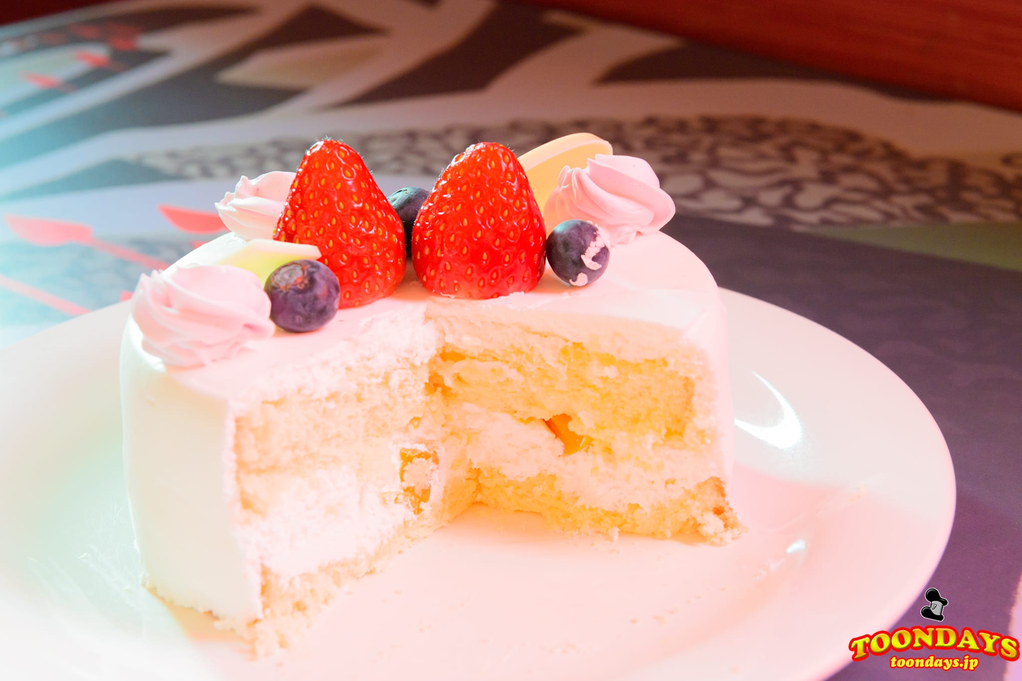 TDL ファンタジーランド レストラン クイーン・オブ・ハートのバンケットホール ハッピーアンバースデーケーキ2