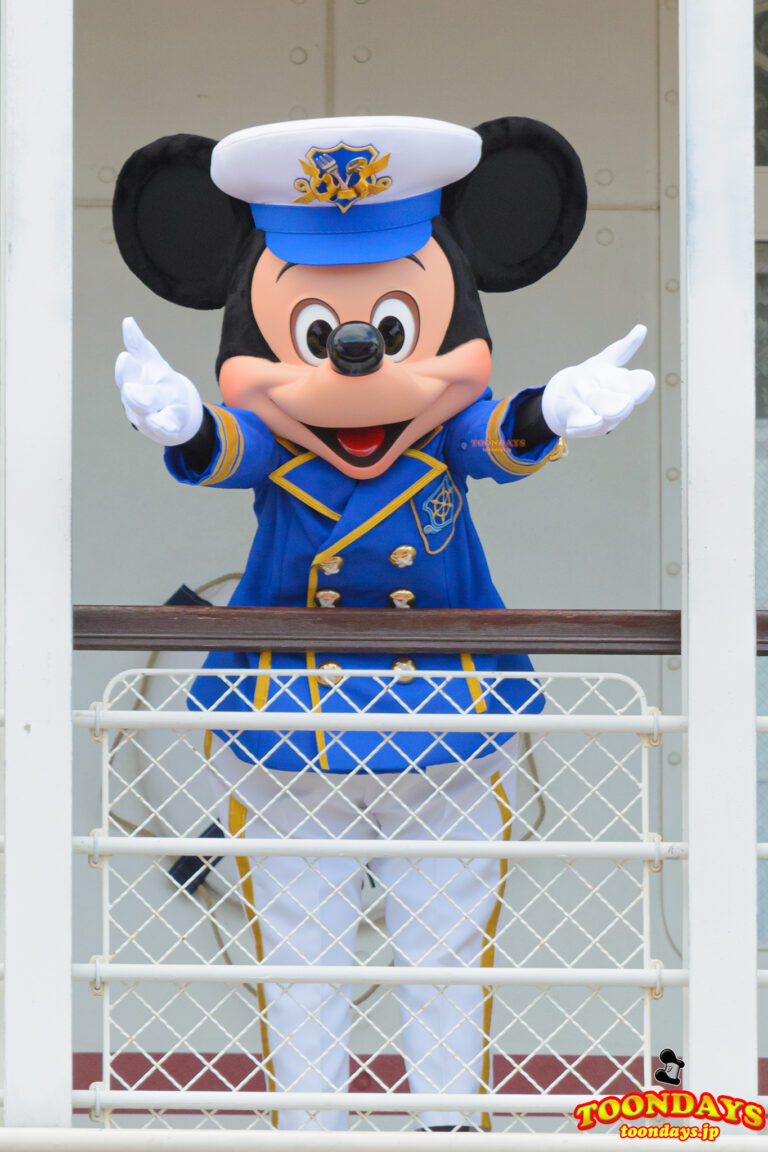 テーブル・イズ・ウェイティングのミッキーマウス