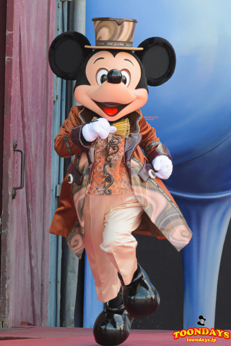 テーブル・イズ・ウェイティングのミッキーマウス