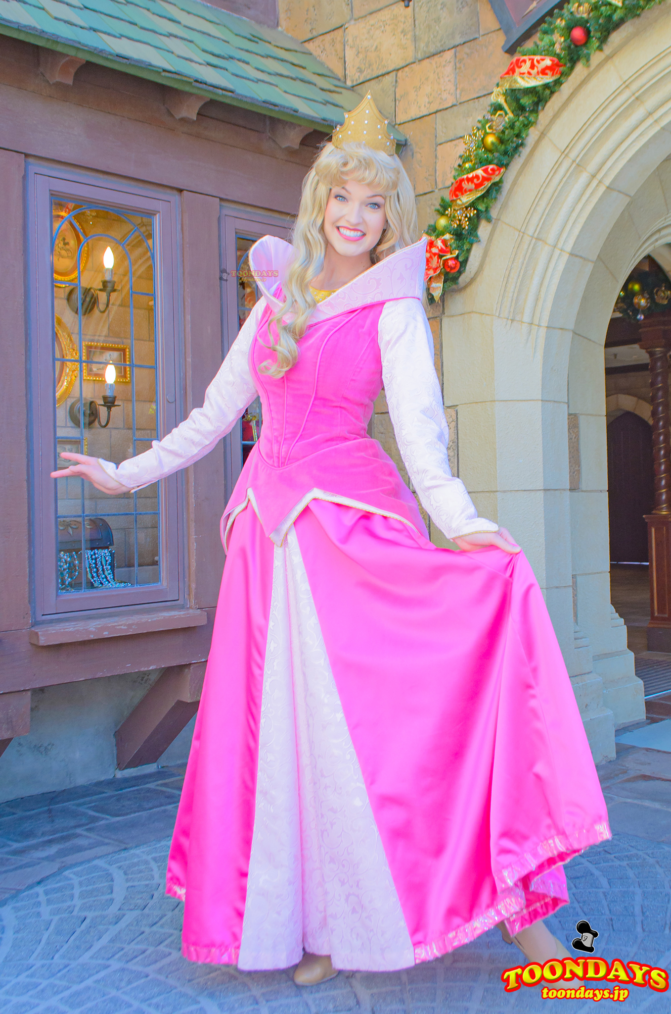 ファンタジーランドでグリーティングをしているオーロラ姫