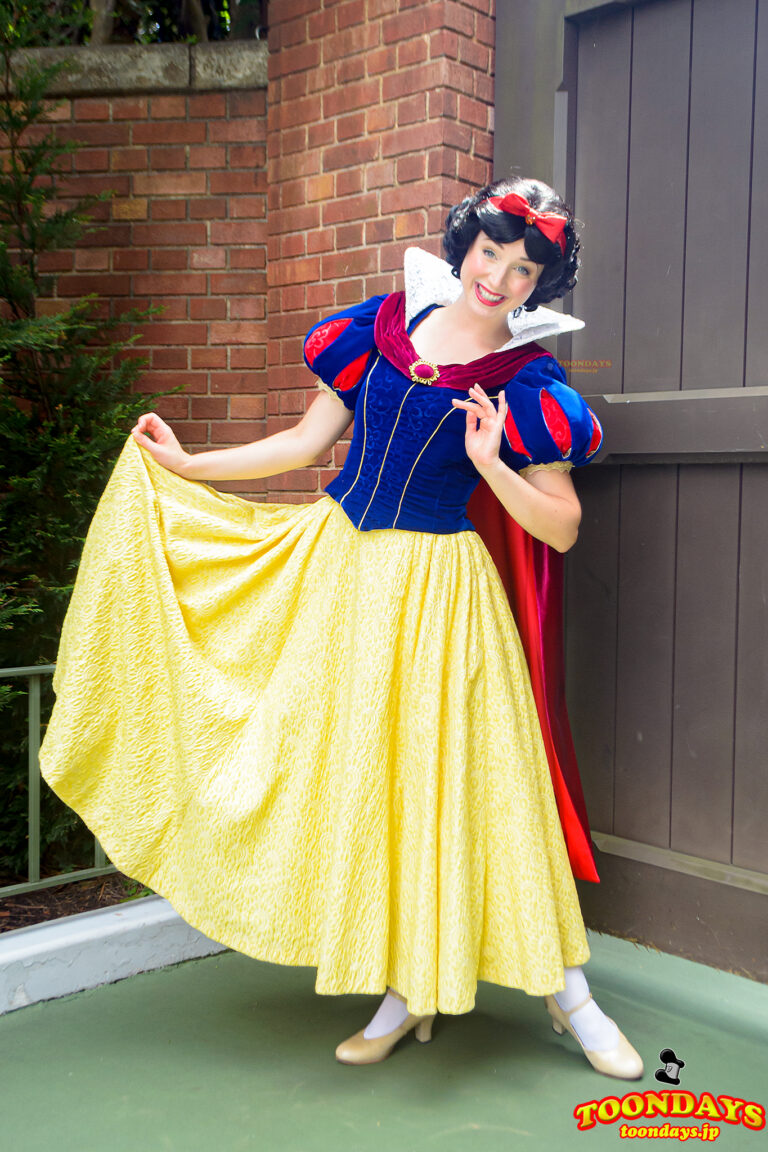 ファンタジーランドでフリーグリーティングしている白雪姫