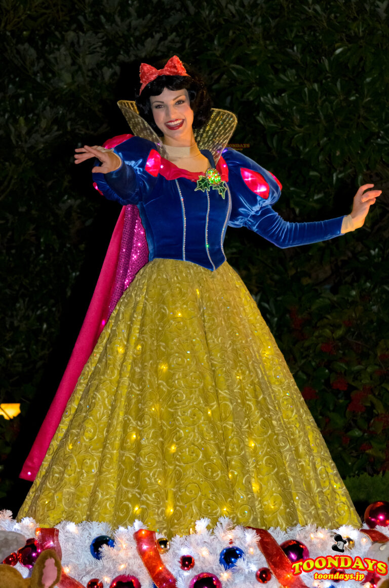東京ディズニーランド・エレクトリカルパレード・ドリームライツの白雪姫（クリスマス衣装）