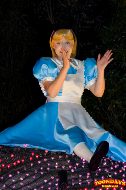 東京ディズニーランド・エレクトリカルパレード・ドリームライツのアリス（旧通常の衣装） 