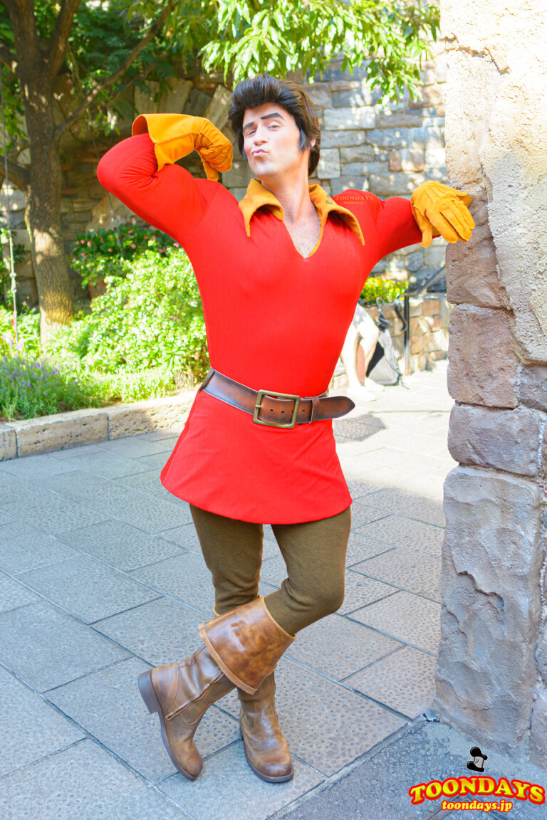 東京ディズニーシーのメディテレーニアンハーバーでヴィランズグリーティングをしているガストン