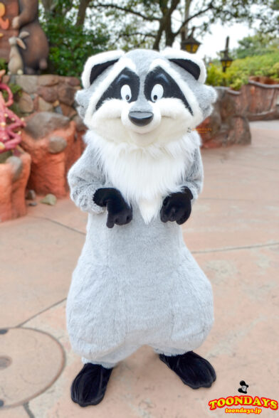 クリッターカントリーでフリーグリーティングをしているミーコ