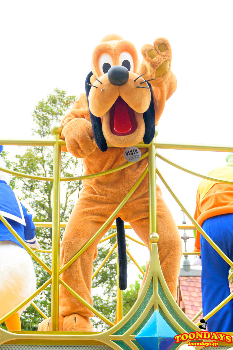 グリーティングパレードでご挨拶するプルート