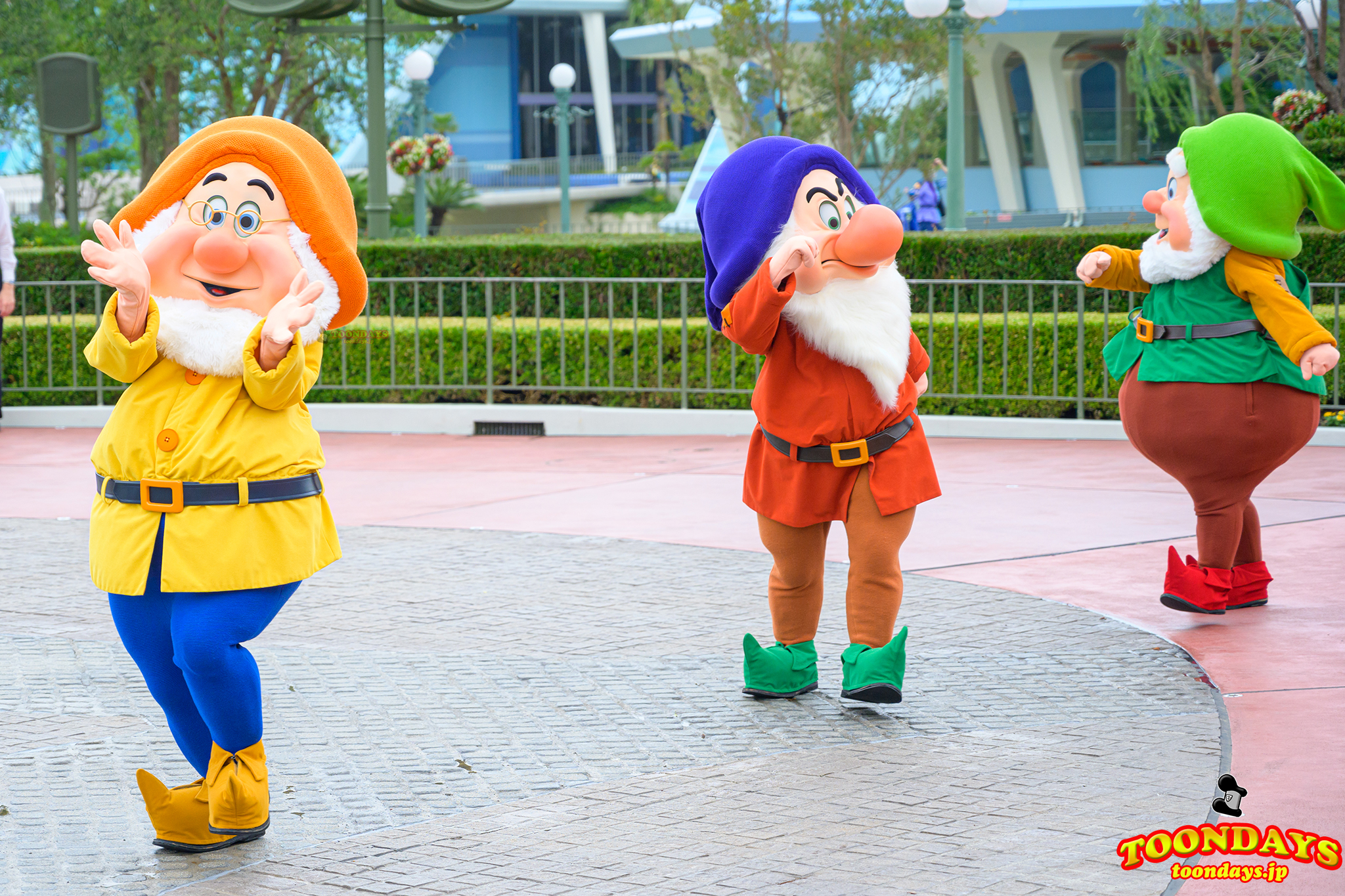 アトモスフィア『東京ディズニーランド・バンド』に登場する7人の小人