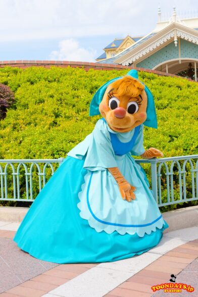 TDL エントランス グリーティング スージー