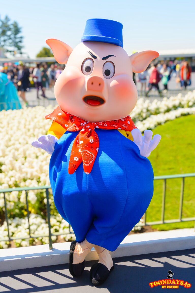 TDL エントランス グリーティング　プラクティカルピッグ