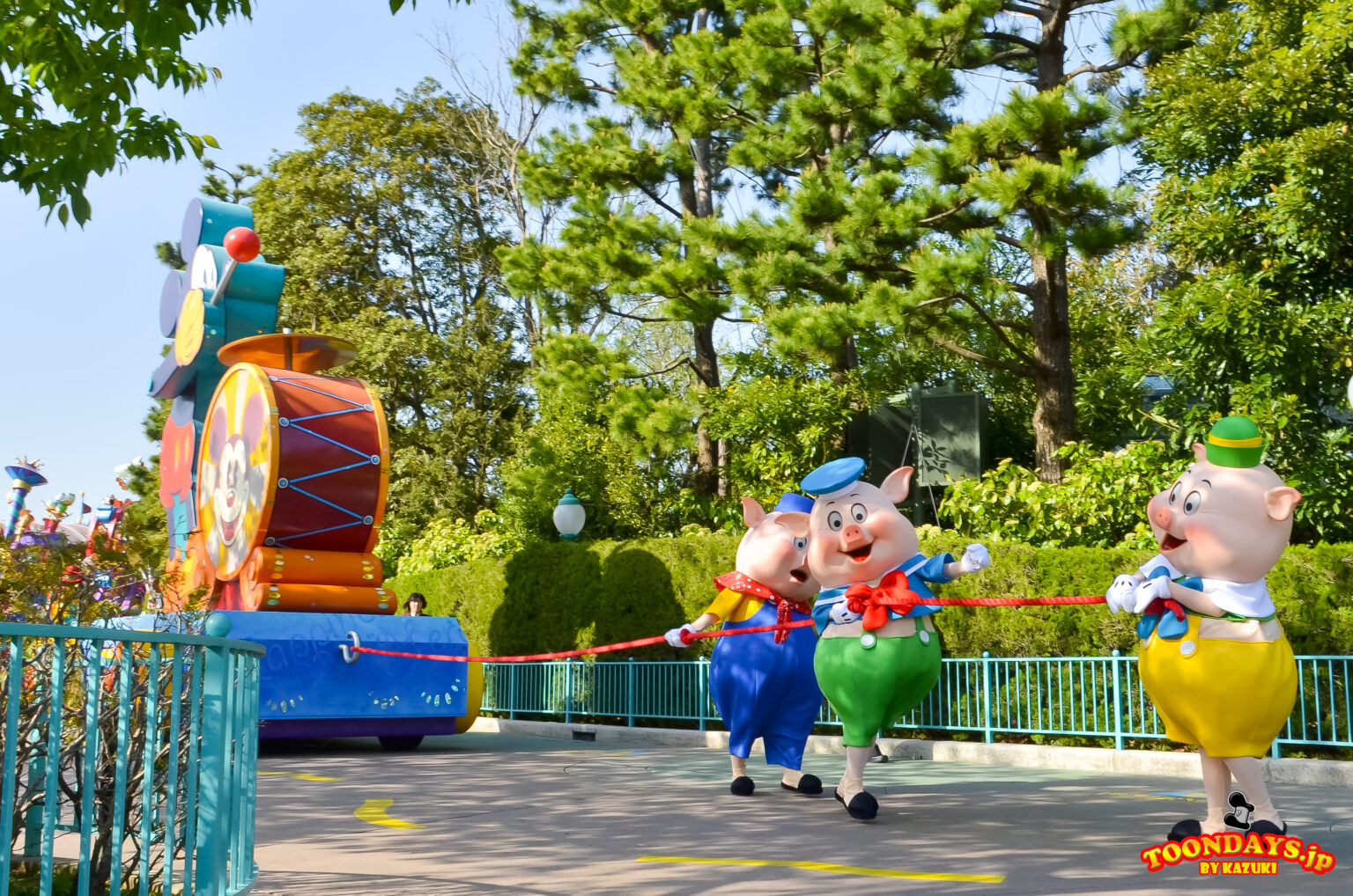 TDL ハピネス・イズ・ヒア　フィドラーピッグ ファイファーピッグ プラクティカルピッグ 三匹の子ぶた