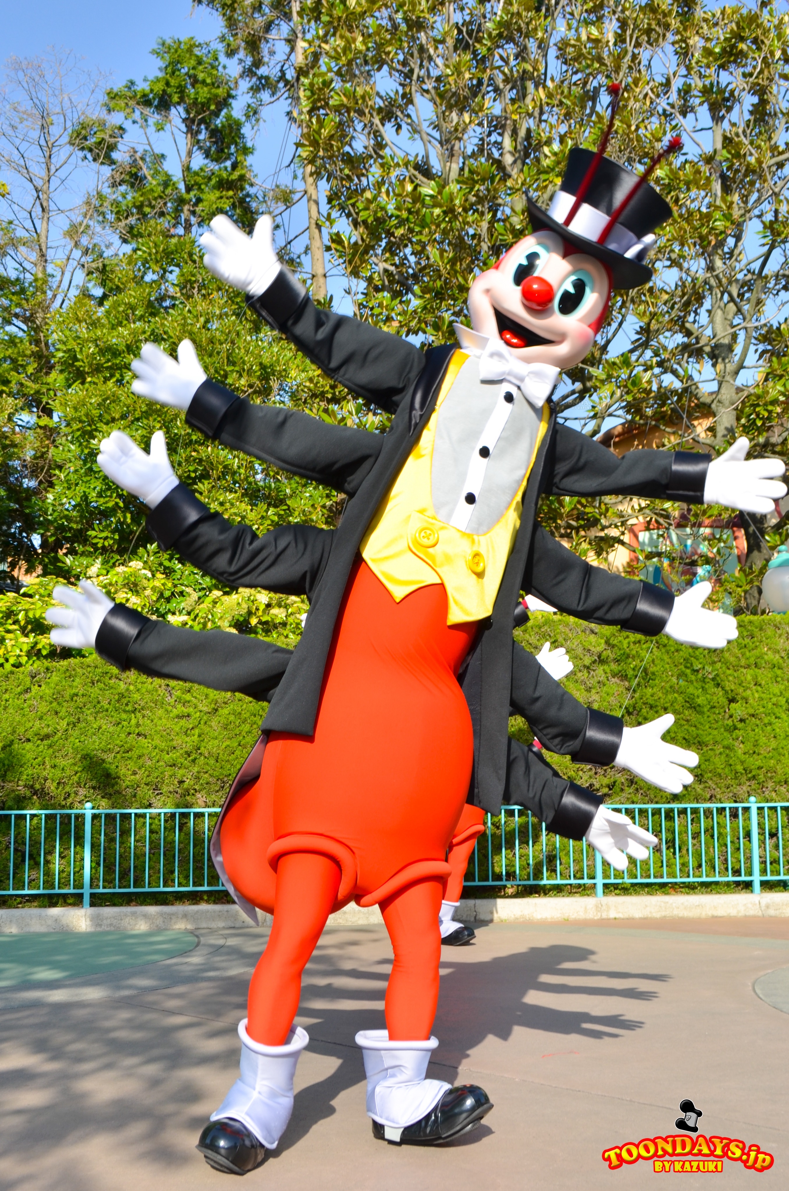 TDL ハピネス・イズ・ヒア イモムシ 2