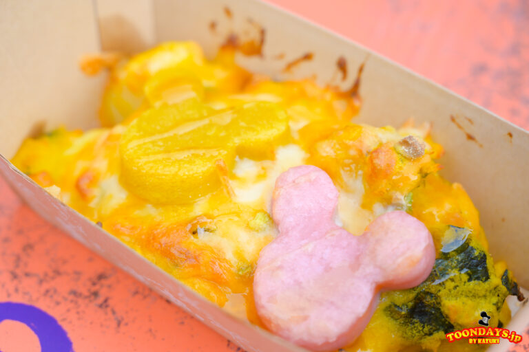 TDS フードトラック(ブルー)「かぼちゃのニョッキグラタン(ナッツ入り)、メイプルソース付き」<東京ディズニーシー「ディズニー・ハロウィーン2024」>