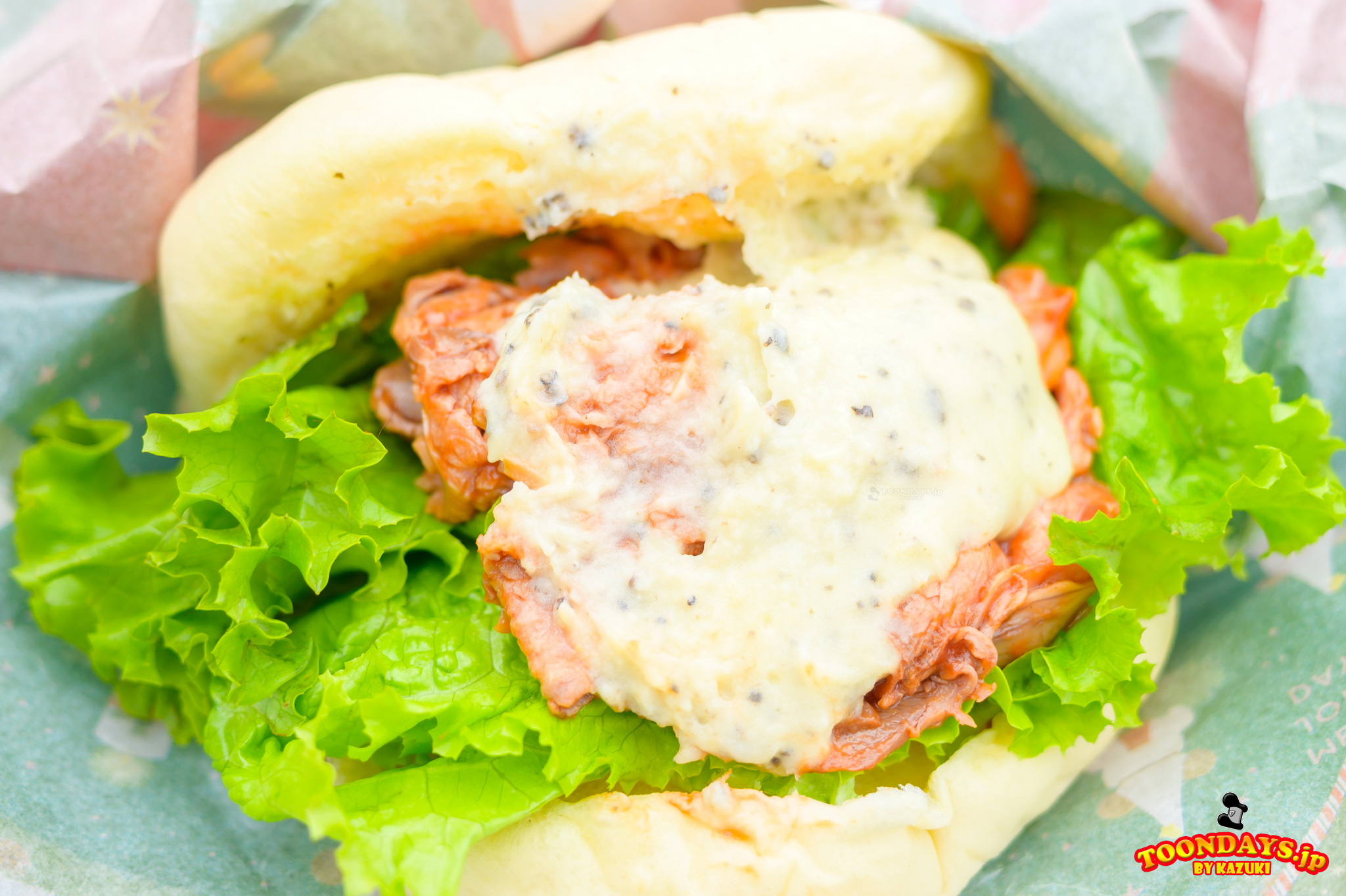 スペシャルサンド(ローストビーフ、トリュフ風味のマッシュポテト、チーズ)