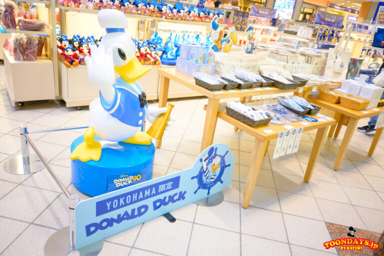 「ディズニー・スパークル・ジョイ・マーケット」<ランドマークプラザ1階>