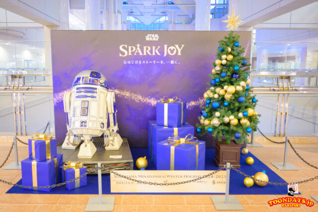 ランドマークプラザ・R2-D2&クリスマスツリー＜4F 桜木町駅側 エスカレーター付近＞