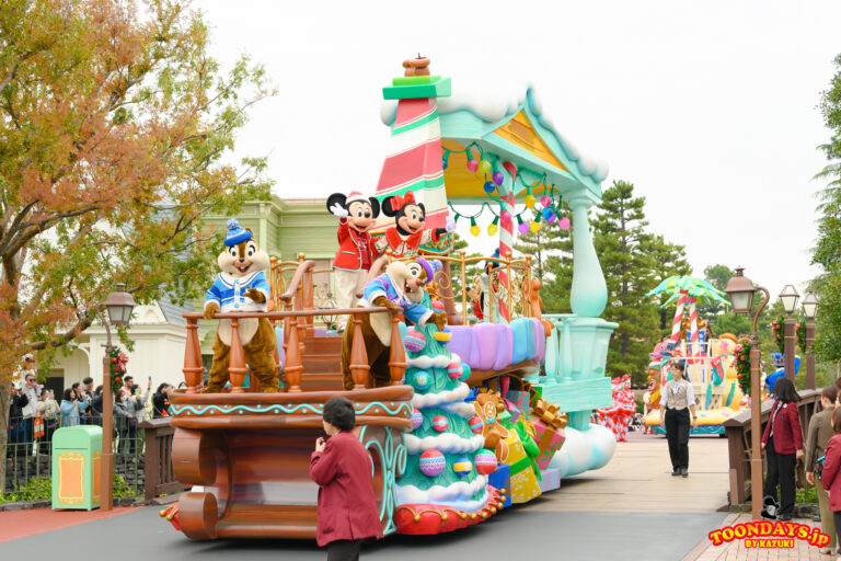 【どこで見るの？】今年で最後！「ディズニー・クリスマス・ストーリーズ“フォンド・フェアウェル”」停止位置を徹底紹介！＜TDLディズニー・クリスマス2024＞