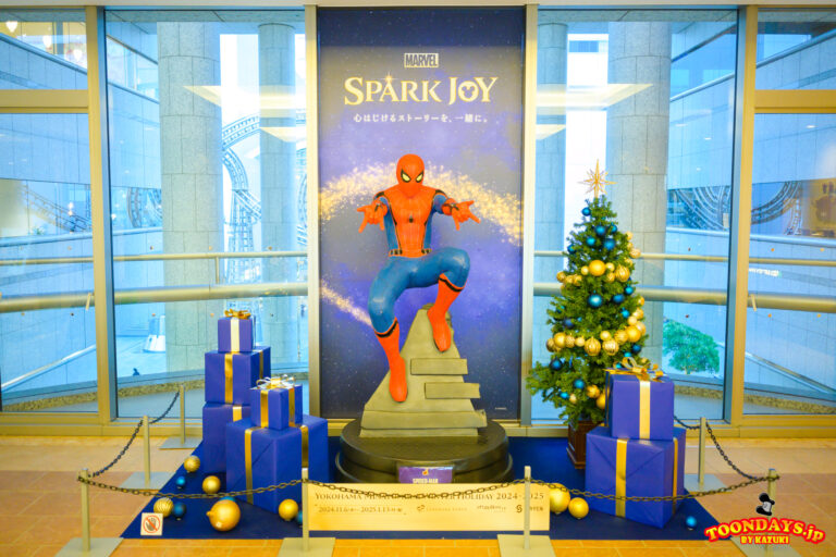 ランドマークプラザ・スパイダーマン&クリスマスツリー<4F 美濃吉付近>