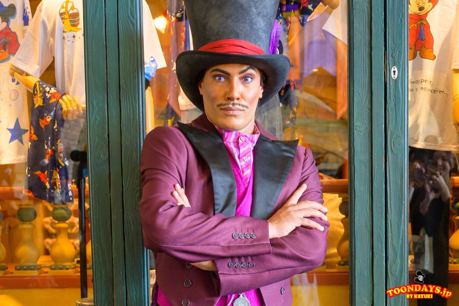 新衣装でTDSに初登場！ドクター・ファシリエのディズニーシープラザ・フリーグリーティング