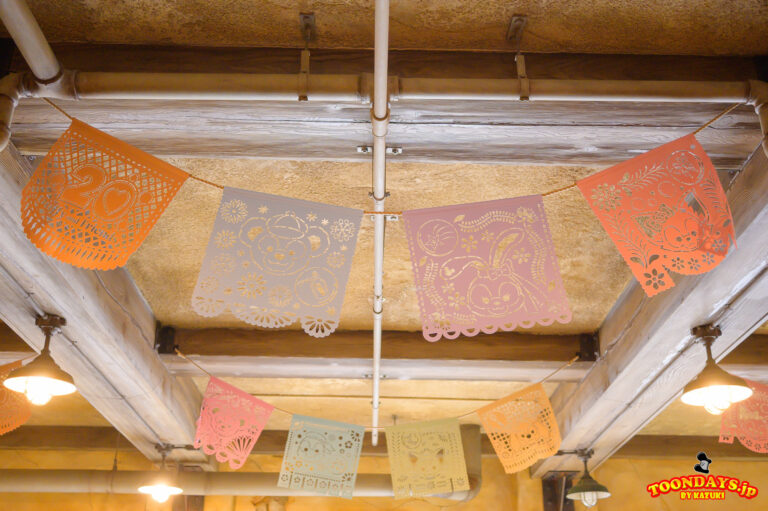 TDS ダッフィー&フレンズ20周年:カラフルハピネス 2025 デコレーション ミゲルズ・エルドラド・キャンティーナ