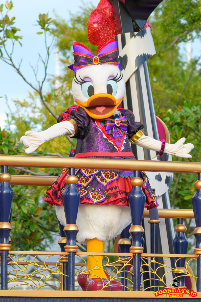 TDL-ディズニー・ハロウィーン-2025-ザ・ヴィランズ・ハロウィーン'Into-the-Frenzy'-デイジーダック-1