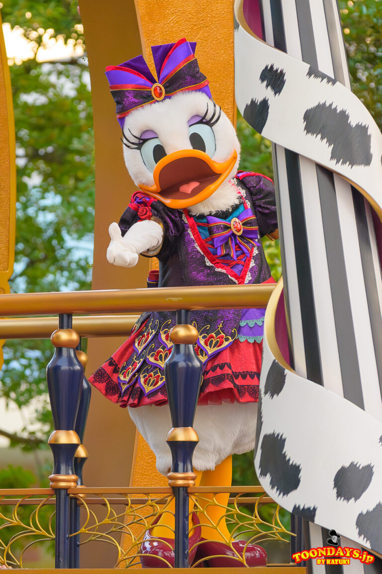 TDL-ディズニー・ハロウィーン-2025-ザ・ヴィランズ・ハロウィーン'Into-the-Frenzy'-デイジーダック-3