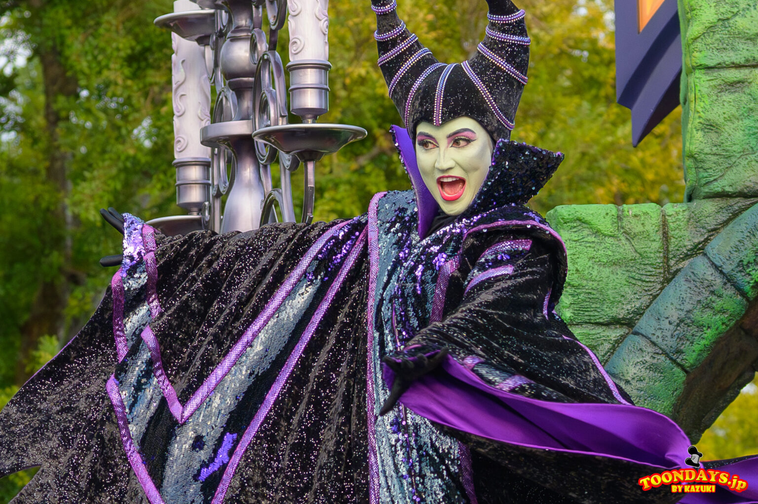 【2025】TDL『ザ・ヴィランズ・ハロウィーン”Into the Frenzy”(イントゥ・ザ・フレンジー)』の登場キャラ、フロート、見どころ大紹介！