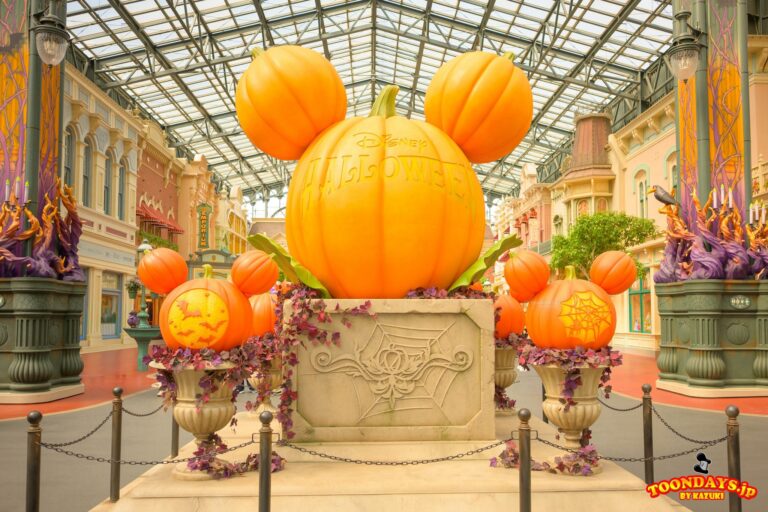 TDL ディズニー・ハロウィーン 2025 デコレーション ワールドバザール