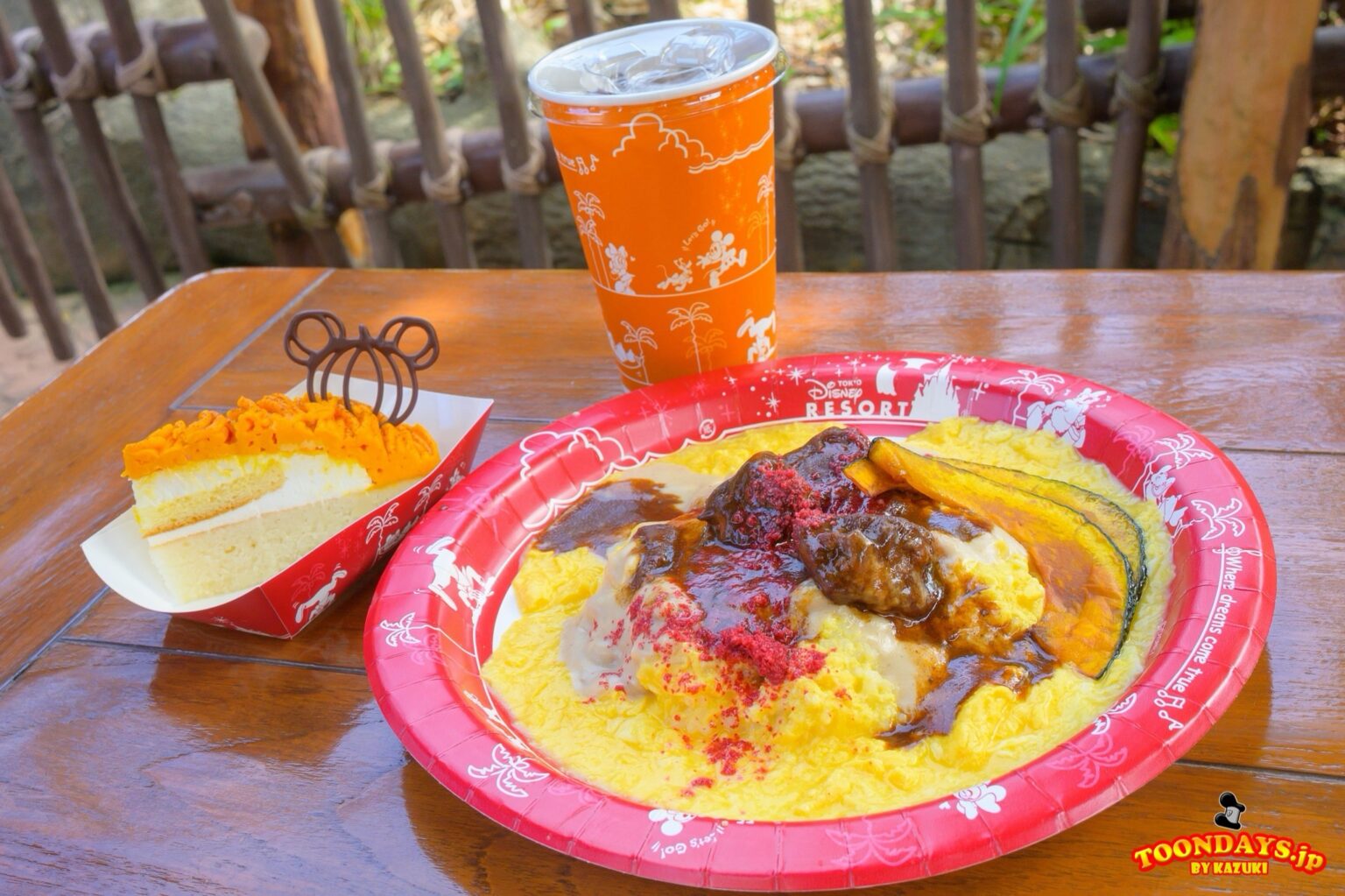 【食レポ】ビーフシチューとキノコソースのオムライス！グランマ・サラのキッチン「スペシャルセット」＜TDL「ディズニー・ハロウィーン2025」＞
