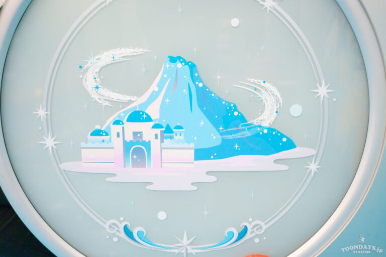 ディズニーリゾートライン「東京ディズニーシー25周年スパークリング・ジュビリーライナー」の内装14