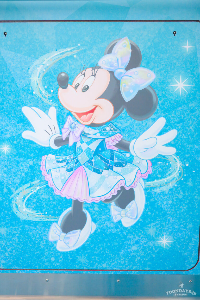 ディズニーリゾートライン「東京ディズニーシー25周年スパークリング・ジュビリーライナー」の内装3