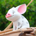 プア：「モアナと伝説の海」のぶたキャラクター