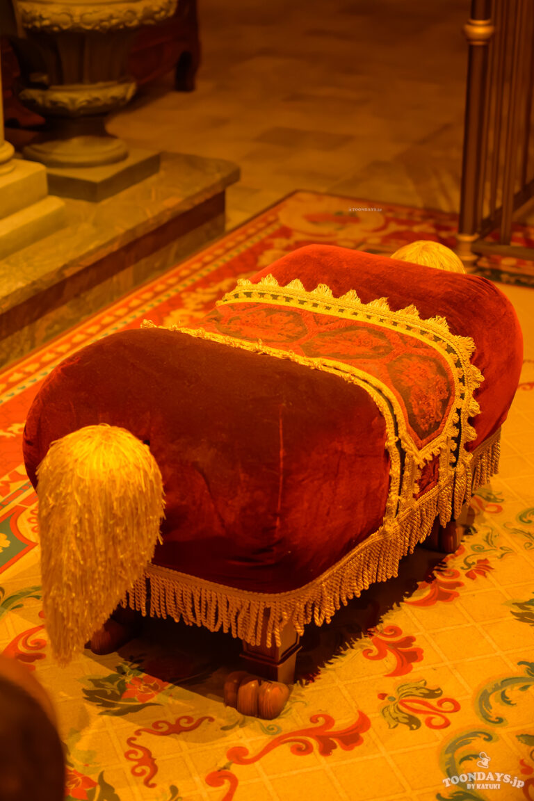 サルタン（フットスツール）