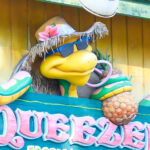 スクウィーザー：「スクウィーザーズ・トロピカル・ジュースバー」のへびキャラクター