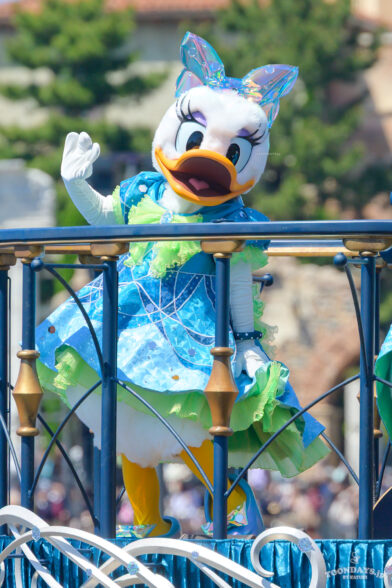 TDS「スパークリング・ジュビリー・セレブレーション」に登場するデイジーダック