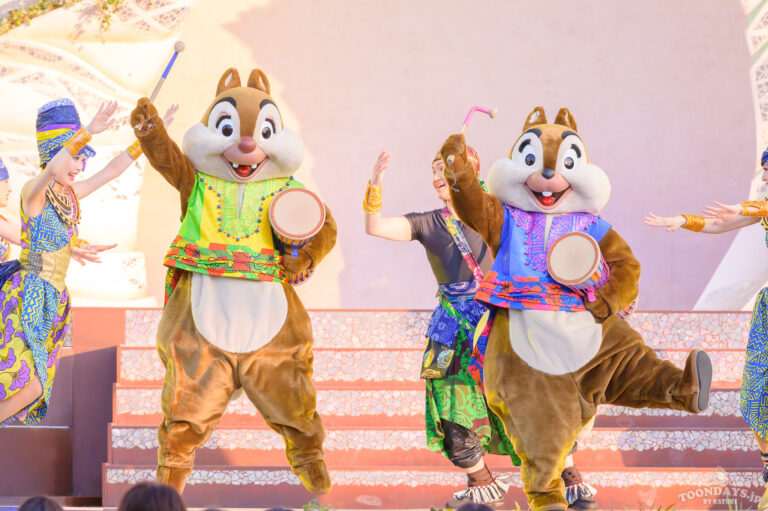 TDS「ダンス・ザ・グローブ！」に出演するチップとデール1