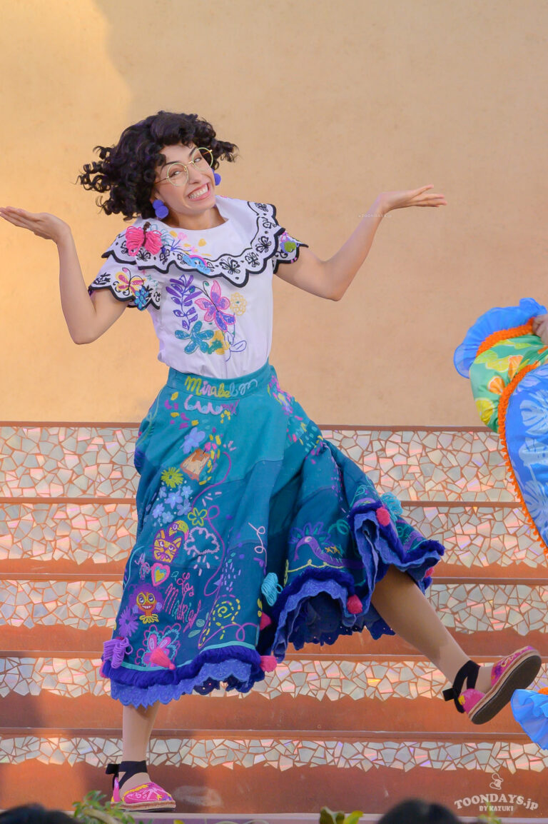 TDS「ダンス・ザ・グローブ！」に出演するミラべル3