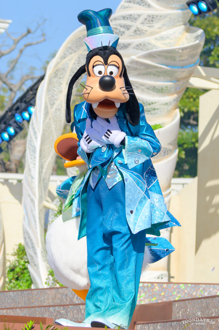 TDS25周年バージョンの「ダンス・ザ・グローブ！」に出演するグーフィー2