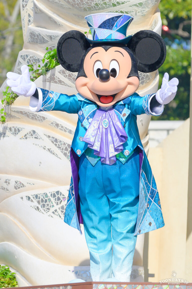 TDS25周年バージョンの「ダンス・ザ・グローブ！」に出演するミッキーマウス3