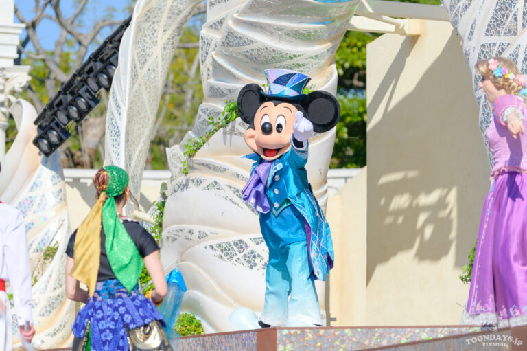 TDS25周年バージョンの「ダンス・ザ・グローブ！」に出演するミッキーマウス5