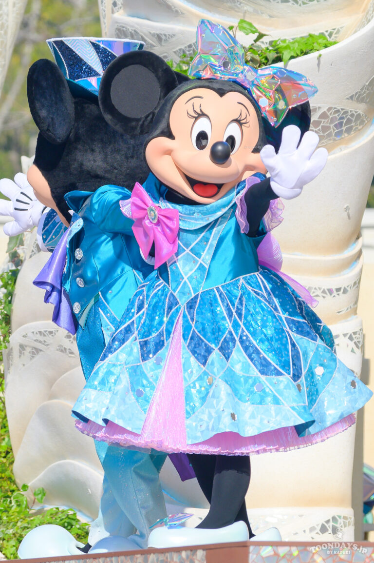 TDS25周年バージョンの「ダンス・ザ・グローブ！」に出演するミニーマウス