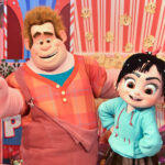 WDWディズニーハリウッドスタジオの 「アニメーションコートヤード」でのグリーティングのラルフとヴァネロペ・フォン・シュウィーツ