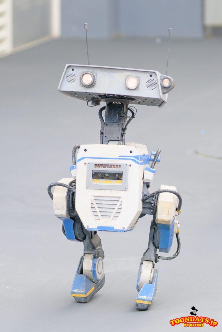 2025年のTDLトゥモローランドのアトモスフィア「BDXドロイド」グリーティング1
