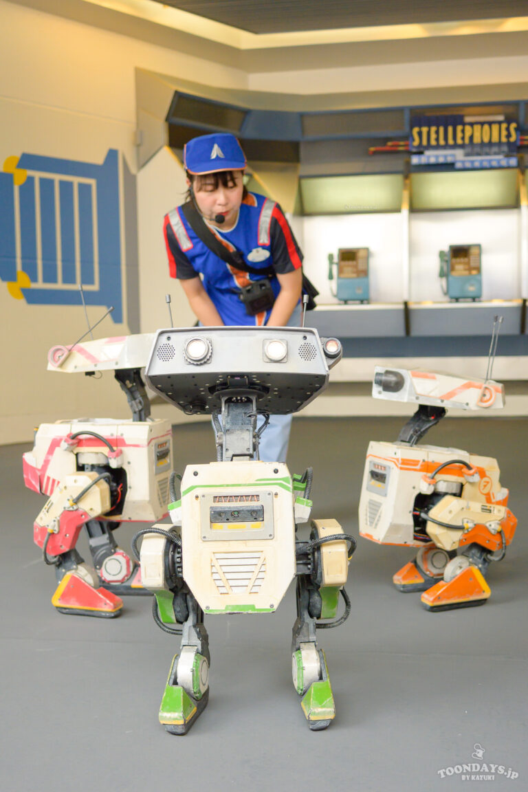 2025年のTDLトゥモローランドのアトモスフィア「BDXドロイド」グリーティング5