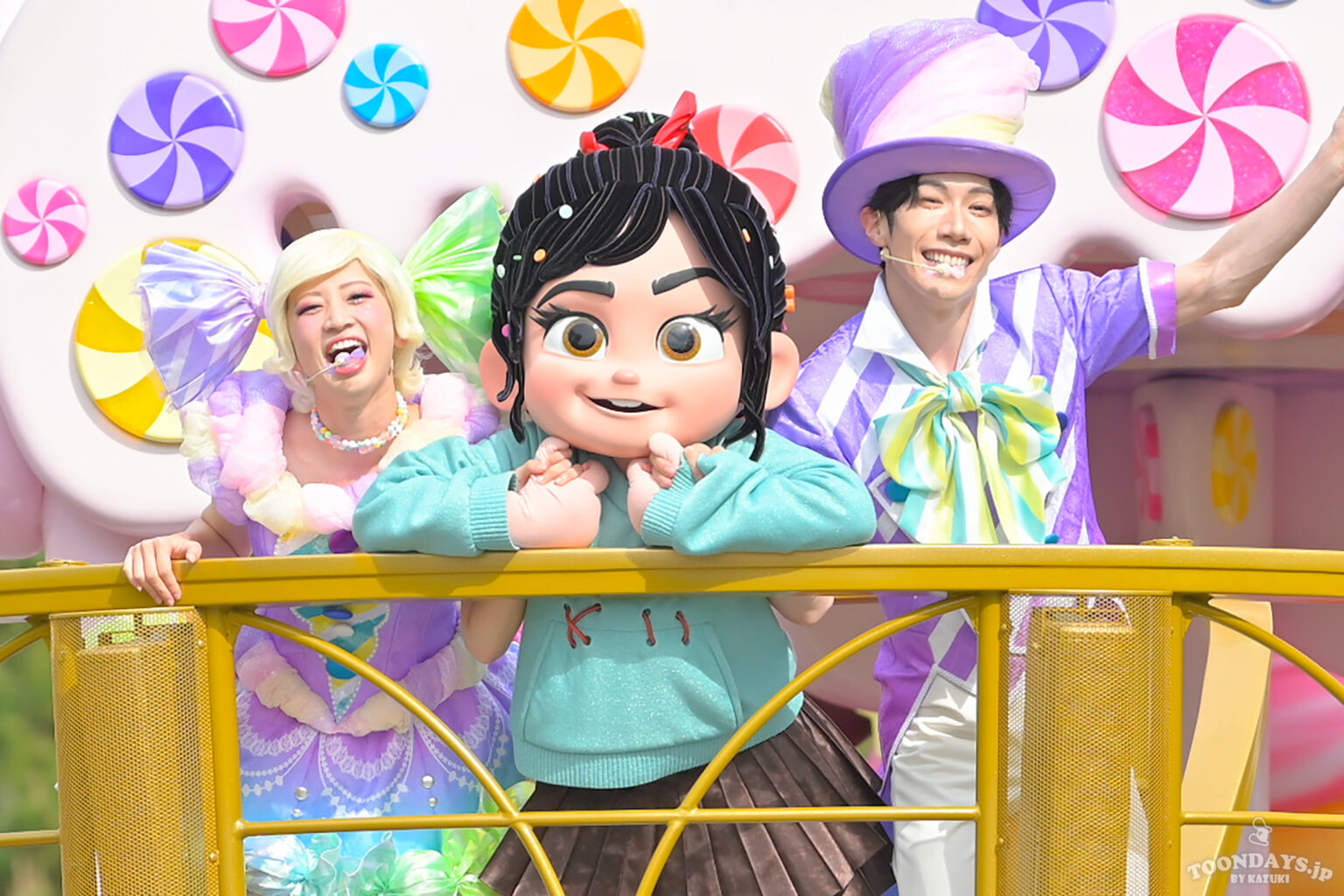 【2026】『イッツ・ア・スウィーツフルタイム！』衣装やキャラをまとめ！衣装や見どころも紹介＜ディズニー・パルパルーザ”ヴァネロペのスウィーツ・ポップ・ワールド”2026＞